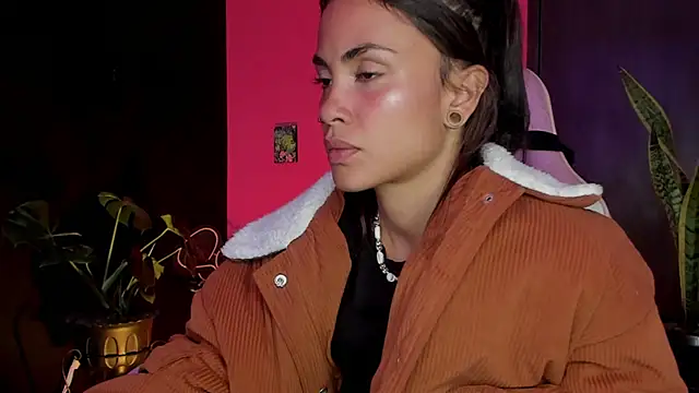 Snapshot of Juanadearco5 chatting on March 14, 2025, 9:21 pm Juanadearco5 online show from March 14, 2025, 9:21 pm
