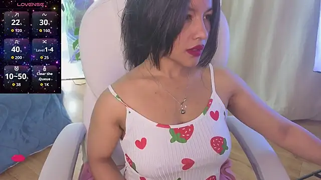 Snapshot of petite_molly_ chatting on November 8, 2025, 2:06 pm petite molly online show from November 8, 2025, 2:06 pm