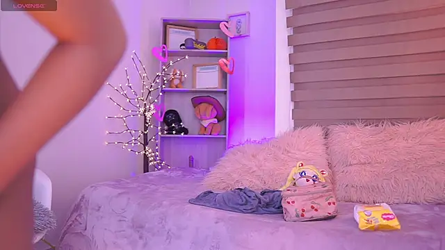 Snapshot of madelyn_rose_ chatting on September 11, 2025, 2:11 am madelyn rose online show from September 11, 2025, 2:11 am