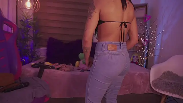 Snapshot of madelyn_rose_ chatting on October 15, 2025, 2:01 am madelyn rose online show from October 15, 2025, 2:01 am