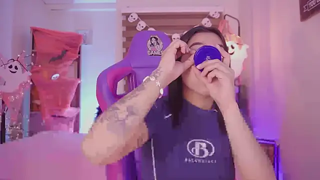 Snapshot of madelyn_rose_ chatting on October 29, 2025, 2:47 am madelyn rose online show from October 29, 2025, 2:47 am