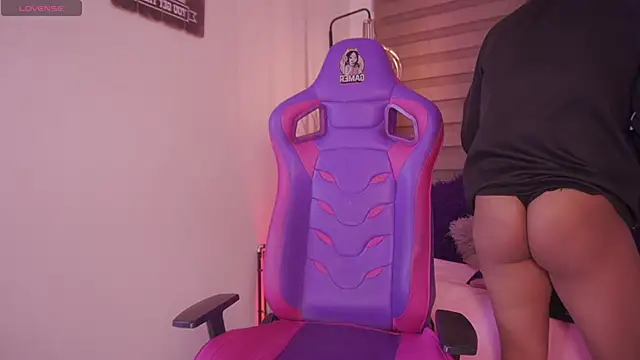 Snapshot of madelyn_rose_ chatting on November 21, 2025, 1:37 am madelyn rose online show from November 21, 2025, 1:37 am