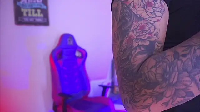 Snapshot of madelyn_rose_ chatting on November 28, 2025, 1:41 am madelyn rose online show from November 28, 2025, 1:41 am