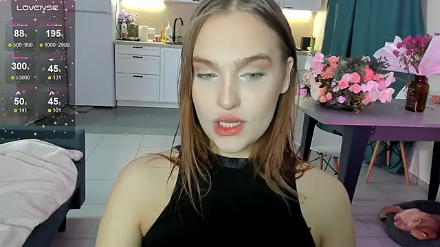 CarolineLovers online show from December 8, 2024, 2:39 am