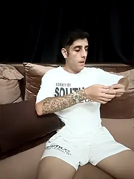 arenn1997 online show from September 17, 2025, 10:22 pm