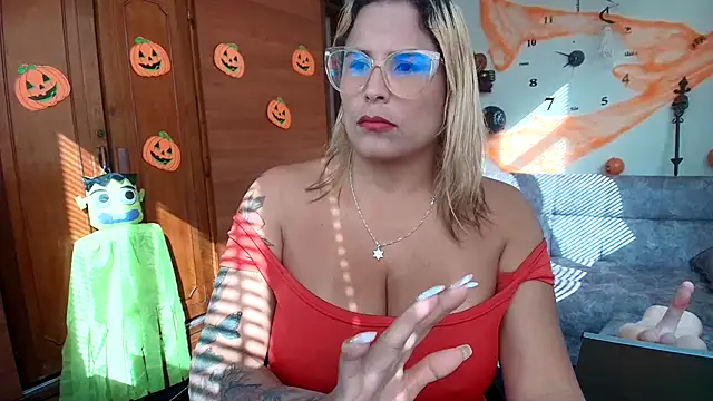 Snapshot of Majo_Soussa chatting on October 23, 2025, 12:48 pm Majo Soussa online show from October 23, 2025, 12:48 pm