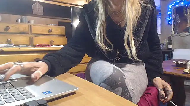 eva2023sexy online show from December 18, 2025, 1:28 pm