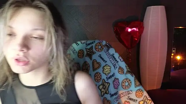 LitaBrom online show from March 19, 2025, 1:10 am