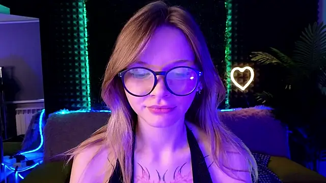 LitaBrom online show from October 7, 2025, 2:09 am