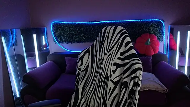 LitaBrom online show from November 19, 2025, 8:58 am