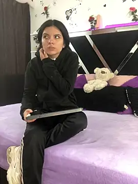 1lovelygirls online show from October 2, 2025, 12:01 pm