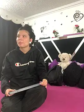 1lovelygirls online show from October 29, 2025, 12:07 pm