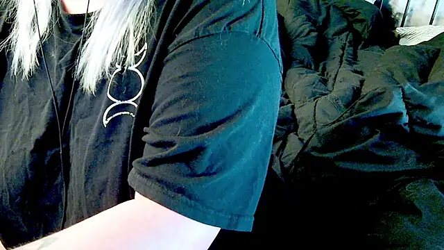 Snapshot of doomednympho chatting on October 26, 2025, 8:48 pm doomednympho online show from October 26, 2025, 8:48 pm