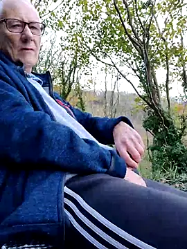 cutaboverest online show from November 3, 2025, 3:35 pm