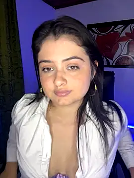 Stephania 18 online show from December 3, 2024, 7:55 pm