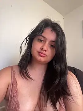 Stephania 18 online show from March 9, 2025, 9:14 pm