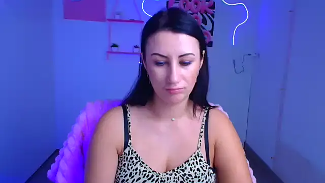 Snapshot of Loren_Moa chatting on November 3, 2025, 12:50 pm Loren Moa online show from November 3, 2025, 12:50 pm