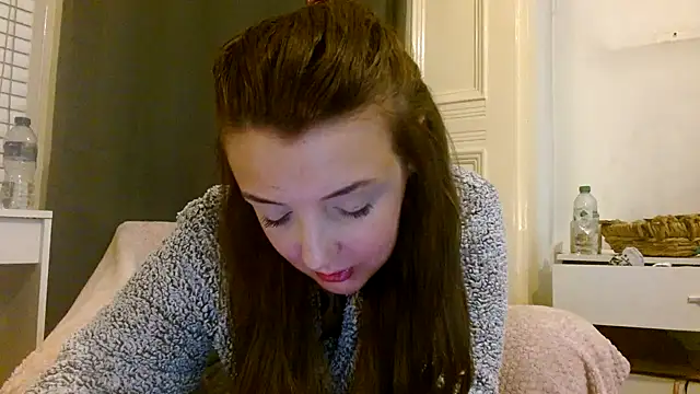 Snapshot of LucyLuxee19 chatting on February 5, 2025, 6:04 pm LucyLuxee19 online show from February 5, 2025, 6:04 pm