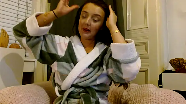 Snapshot of LucyLuxee19 chatting on February 10, 2025, 7:49 pm LucyLuxee19 online show from February 10, 2025, 7:49 pm