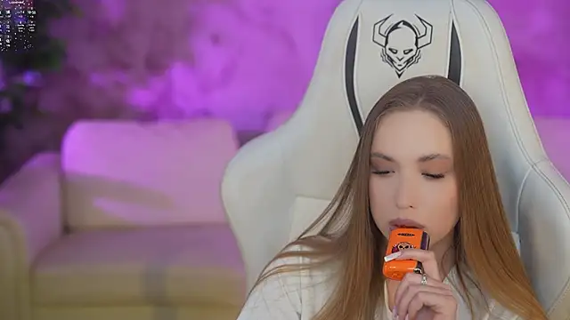 Linda054 online show from February 18, 2025, 12:59 am