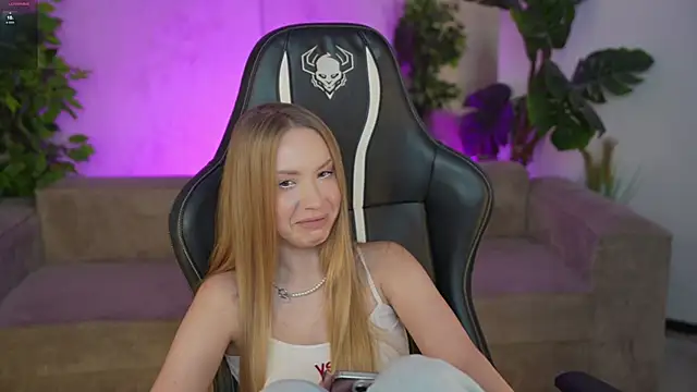 Linda054 online show from September 26, 2025, 12:36 am