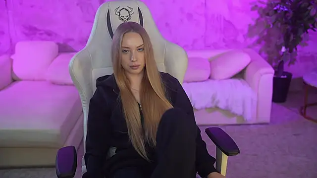 Linda054 online show from October 8, 2025, 3:37 am