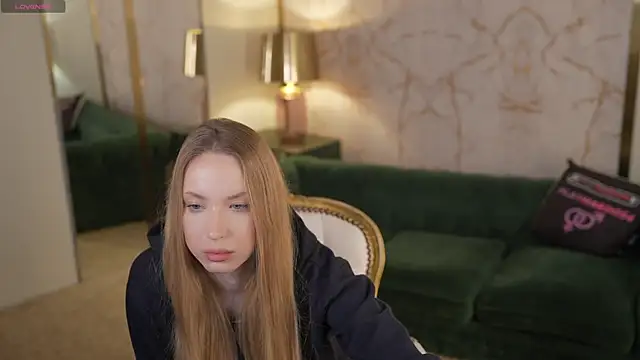 Linda054 online show from October 14, 2025, 4:35 am