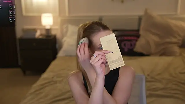 Linda054 online show from November 19, 2025, 1:27 am