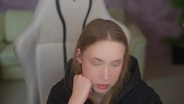 Linda054 online show from December 2, 2025, 12:27 am