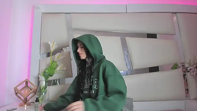 Snapshot of chrystal_js chatting on December 10, 2024, 1:22 pm chrystal js online show from December 10, 2024, 1:22 pm