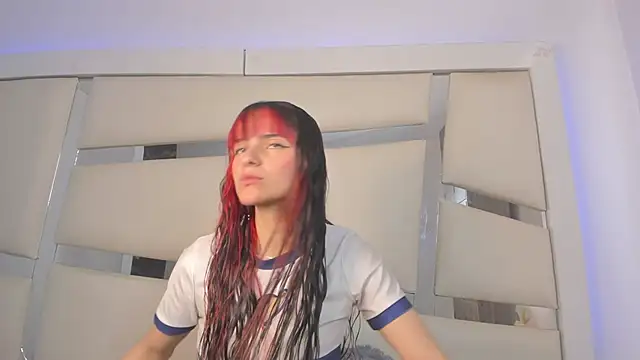 Snapshot of chrystal_js chatting on February 24, 2025, 1:21 pm chrystal js online show from February 24, 2025, 1:21 pm