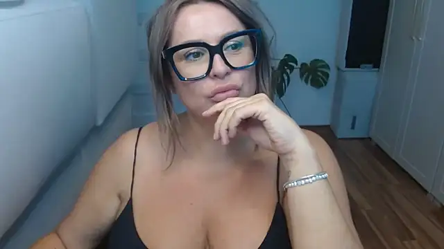 teaseDiana online show from September 25, 2025, 1:37 pm