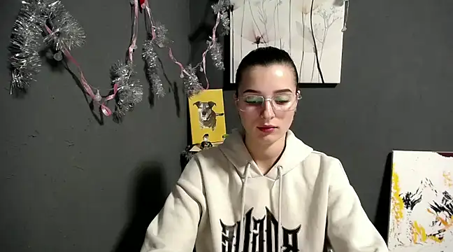 Snapshot of lady_olivia_ chatting on December 19, 2024, 8:23 pm lady olivia online show from December 19, 2024, 8:23 pm