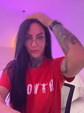 YasmimBrasil online show from October 25, 2025, 4:13 pm