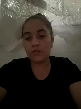 yzabell18 online show from September 14, 2025, 3:44 pm