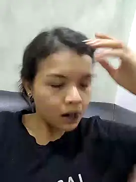 azumiichan online show from December 7, 2024, 2:42 am