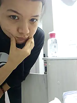 azumiichan online show from March 19, 2025, 4:25 am