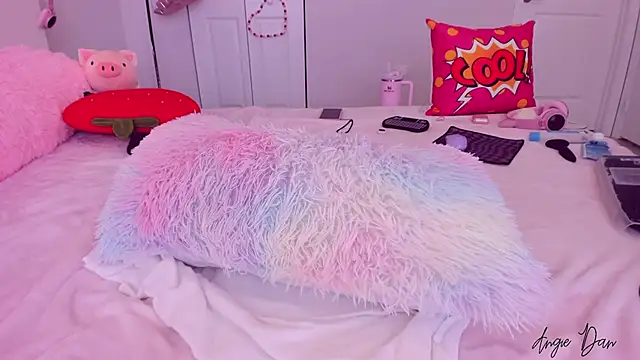 AngieDaniels1 online show from March 13, 2025, 5:28 pm