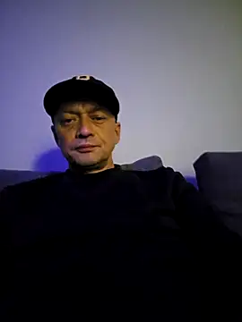 Snapshot of McdyllanXX chatting on February 5, 2025, 12:31 am McdyllanXX online show from February 5, 2025, 12:31 am