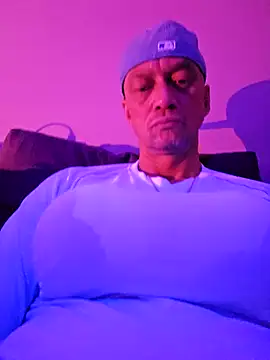 Snapshot of McdyllanXX chatting on March 4, 2025, 8:05 pm McdyllanXX online show from March 4, 2025, 8:05 pm