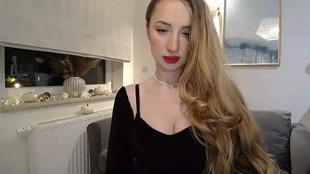 Snapshot of JulietteDiamond chatting on October 11, 2025, 8:18 pm JulietteDiamond online show from October 11, 2025, 8:18 pm