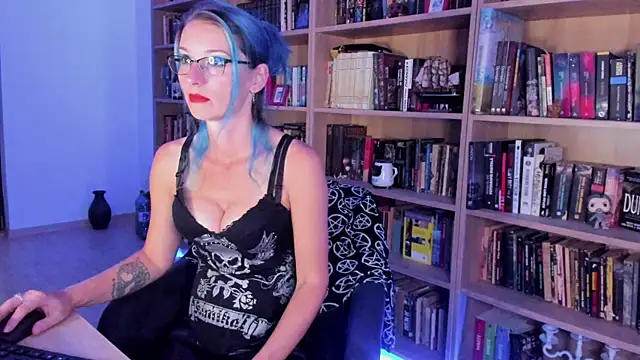 Snapshot of Queen_of_Hearts1 chatting on September 10, 2025, 7:47 pm Queen of Hearts1 online show from September 10, 2025, 7:47 pm