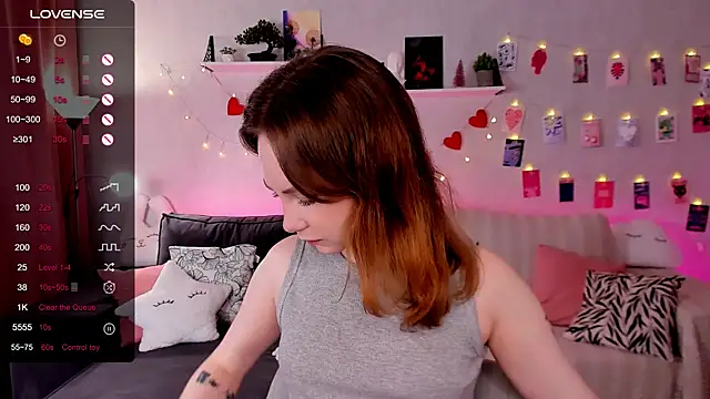 Snapshot of LanaBlu_ chatting on December 14, 2025, 6:19 am LanaBlu online show from December 14, 2025, 6:19 am