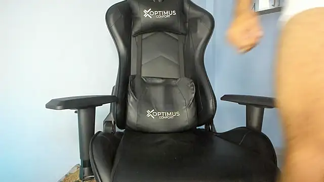 Snapshot of _Poseidon1_ chatting on February 7, 2025, 4:48 am Poseidon1 online show from February 7, 2025, 4:48 am