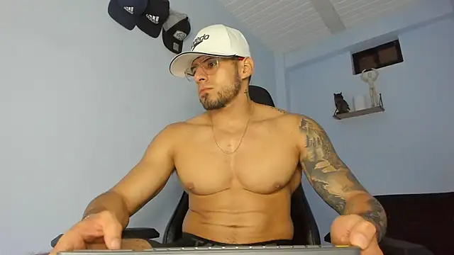 Snapshot of _Poseidon1_ chatting on March 7, 2025, 3:29 am Poseidon1 online show from March 7, 2025, 3:29 am