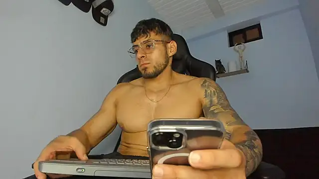 Snapshot of _Poseidon1_ chatting on March 7, 2025, 10:43 pm Poseidon1 online show from March 7, 2025, 10:43 pm