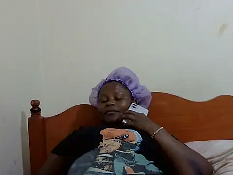 Snapshot of Pretty_lilly02 chatting on October 19, 2025, 1:01 pm Pretty lilly02 online show from October 19, 2025, 1:01 pm