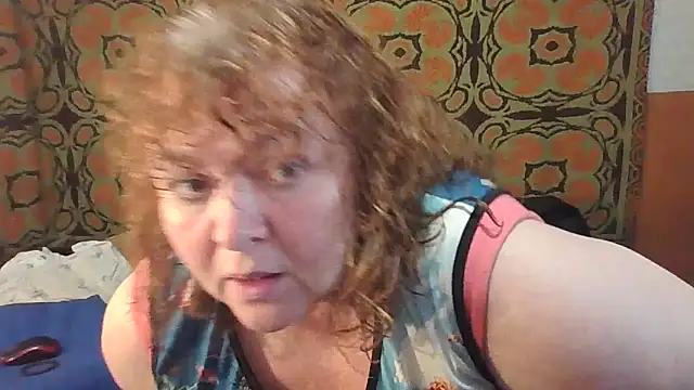 Snapshot of RoseRed69 chatting on October 7, 2025, 3:36 am RoseRed69 online show from October 7, 2025, 3:36 am
