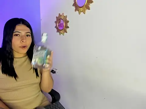 Snapshot of caro_sweett chatting on December 31, 2024, 7:18 pm caro sweett online show from December 31, 2024, 7:18 pm