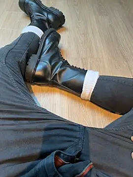 Snapshot of dickshome chatting on December 16, 2025, 9:14 am dickshome online show from December 16, 2025, 9:14 am